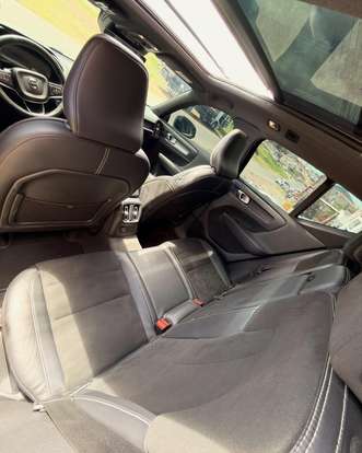 VOLVO-XC40-2021