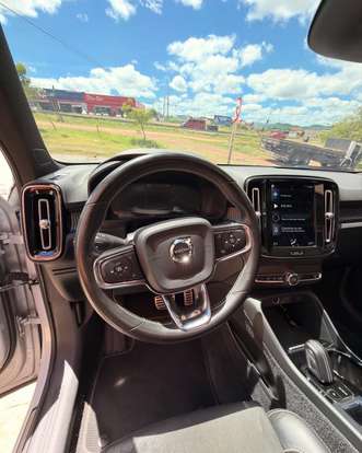VOLVO-XC40-2021
