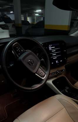 VOLVO-XC40-2019