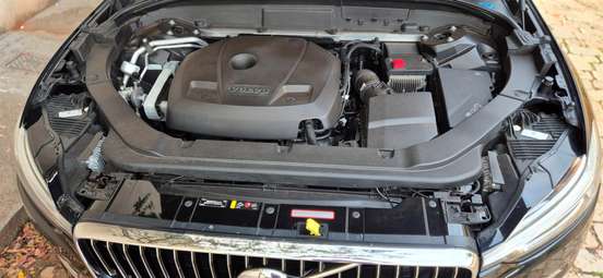 VOLVO-XC60-2019