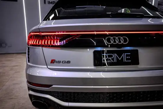 AUDI-RS Q8-2020