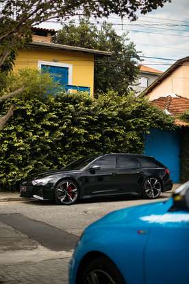 AUDI-RS6-2023