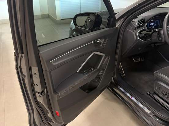 AUDI-Q3-2.0 40 TFSI GASOLINA PERFORMANCE BLACK QUATTRO TIPTRONIC AUDI-Q3-2024