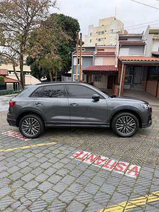 AUDI-Q3-2022