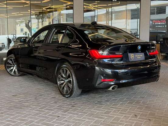 BMW-320i-2021