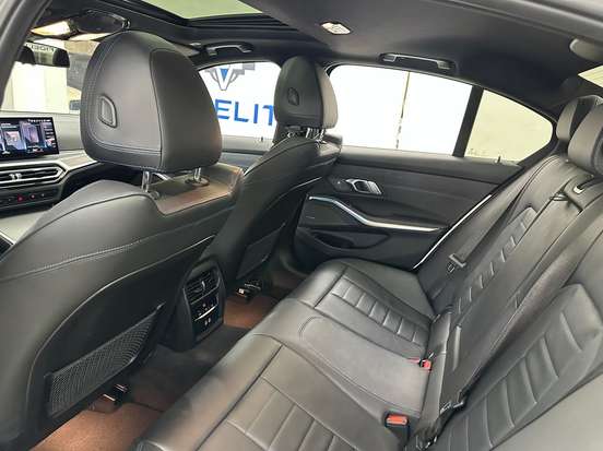BMW-320i-2023