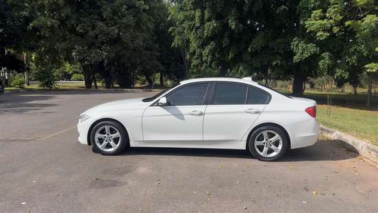 BMW-320i-2013