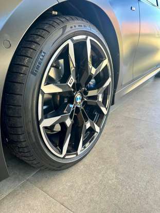 BMW-320i-2024
