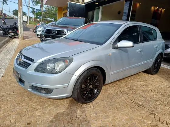 CHEVROLET VECTRA 2.0 MPFI GT HATCH 8V FLEX 4P MANUAL CHEVROLET VECTRA 2.0 MPFI GT HATCH 8V FLEX 4P MANUAL