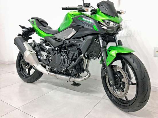 KAWASAKI-Z500-2025