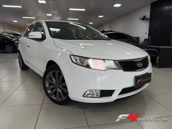 KIA CERATO 1.6 E.283 SEDAN 16V GASOLINA 4P AUTOMÁTICO KIA CERATO 1.6 E.283 SEDAN 16V GASOLINA 4P AUTOMÁTICO
