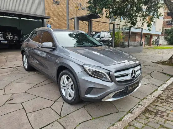 MERCEDES-BENZ-GLA 200-2016