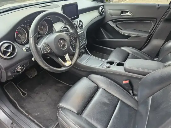 MERCEDES-BENZ-GLA 200-2016