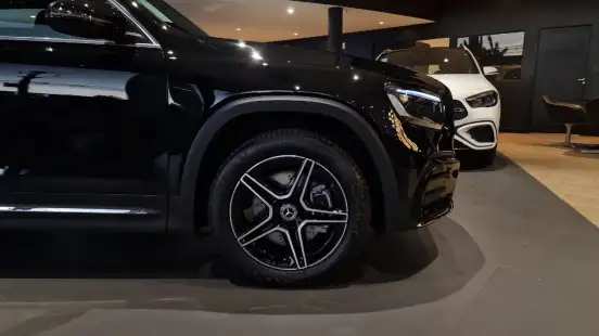 MERCEDES-BENZ-GLB 220-2026