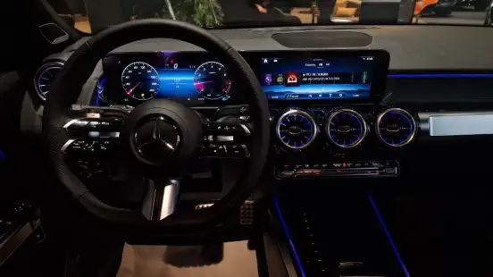 MERCEDES-BENZ-GLB 220-2026
