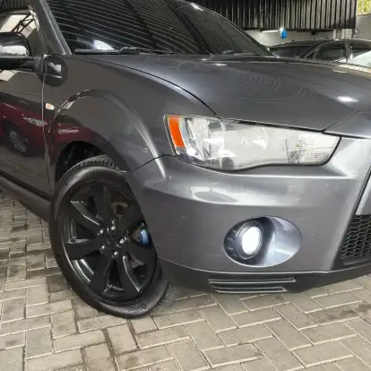 MITSUBISHI-OUTLANDER-2011