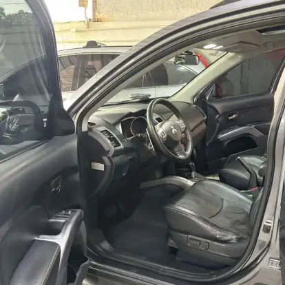 MITSUBISHI-OUTLANDER-2011