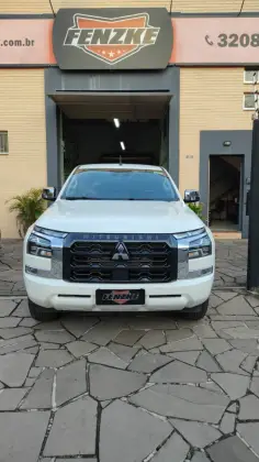 MITSUBISHI TRITON 2.4 BITURBO DIESEL CD HPE-S 4X4 AUTOMÁTICO MITSUBISHI TRITON 2.4 BITURBO DIESEL CD HPE-S 4X4 AUTOMÁTICO