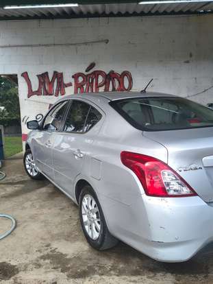 NISSAN-VERSA-2015