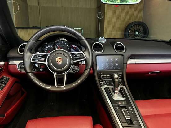 PORSCHE-718-2024