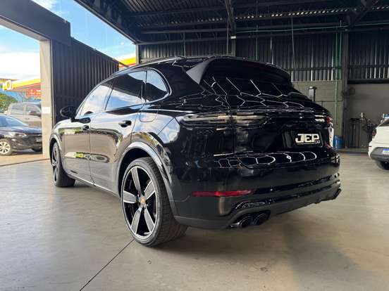 PORSCHE-CAYENNE-2023