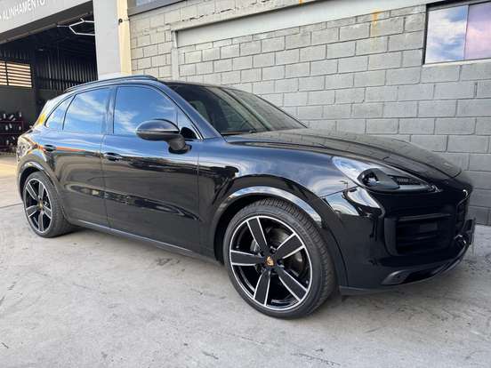 PORSCHE-CAYENNE-2023