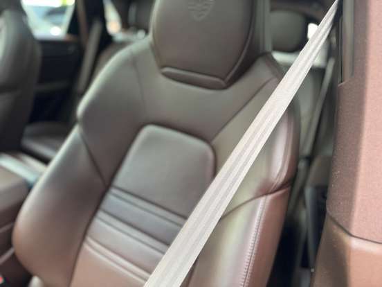 PORSCHE-CAYENNE-2023
