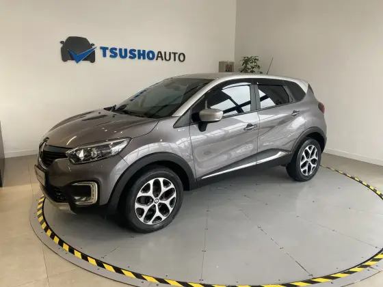 RENAULT CAPTUR 1.6 16V SCE FLEX BOSE X-TRONIC RENAULT CAPTUR 1.6 16V SCE FLEX BOSE X-TRONIC
