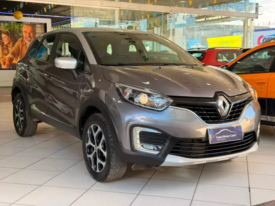 RENAULT CAPTUR 1.6 16V SCE FLEX BOSE X-TRONIC RENAULT CAPTUR 1.6 16V SCE FLEX BOSE X-TRONIC