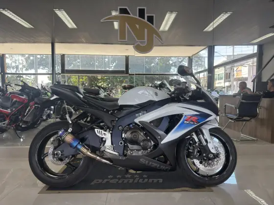 SUZUKI GSX-R750 SUZUKI GSX-R750