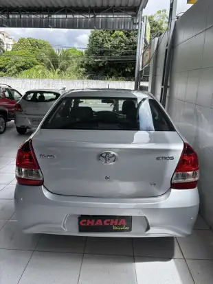 TOYOTA-ETIOS-2019