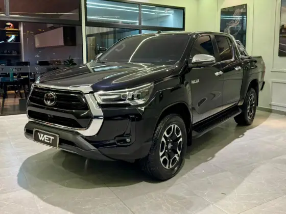 TOYOTA HILUX 2.8 D-4D TURBO DIESEL CD SRX 4X4 AUTOMÁTICO TOYOTA HILUX 2.8 D-4D TURBO DIESEL CD SRX 4X4 AUTOMÁTICO