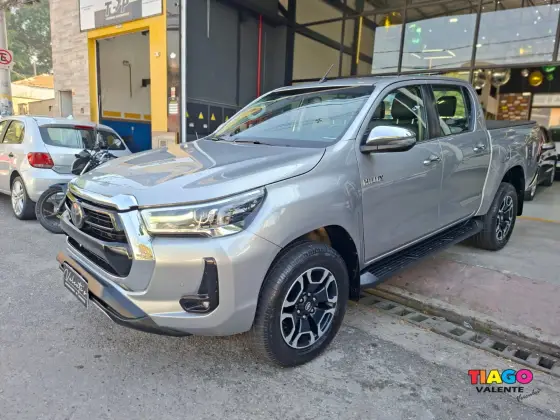 TOYOTA HILUX 2.8 D-4D TURBO DIESEL CD SRX 4X4 AUTOMÁTICO TOYOTA HILUX 2.8 D-4D TURBO DIESEL CD SRX 4X4 AUTOMÁTICO
