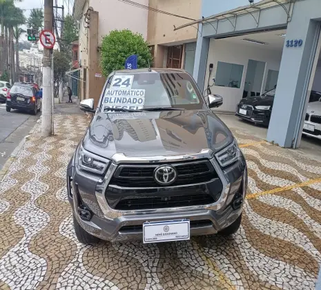 TOYOTA HILUX 2.8 D-4D TURBO DIESEL CD SRX PLUS 4X4 AUTOMÁTICO TOYOTA HILUX 2.8 D-4D TURBO DIESEL CD SRX PLUS 4X4 AUTOMÁTICO