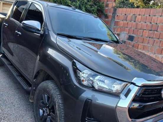 TOYOTA-HILUX-2.8 D-4D TURBO DIESEL CD SR 4X4 AUTOMÁTICO TOYOTA-HILUX-2024