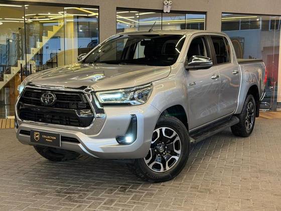 TOYOTA HILUX 2.8 D-4D TURBO DIESEL CD SRX 4X4 AUTOMÁTICO