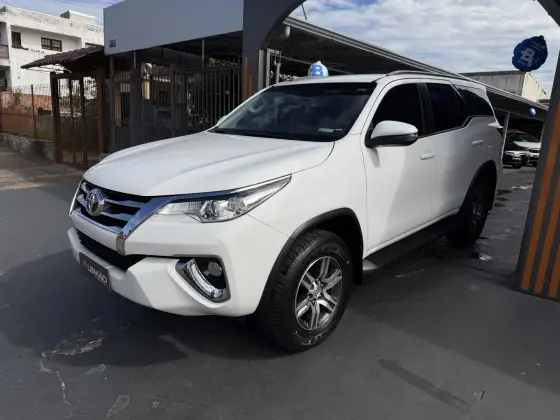 TOYOTA HILUX SW4 2.7 SR 4X2 16V FLEX 4P AUTOMÁTICO TOYOTA HILUX SW4 2.7 SR 4X2 16V FLEX 4P AUTOMÁTICO