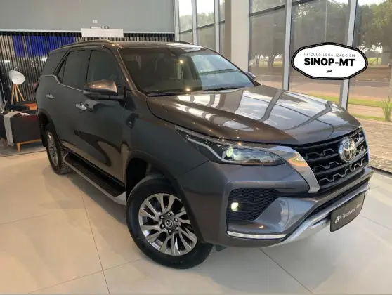 TOYOTA HILUX SW4 2.8 D-4D TURBO DIESEL SRX 4X4 AUTOMÁTICO TOYOTA HILUX SW4 2.8 D-4D TURBO DIESEL SRX 4X4 AUTOMÁTICO