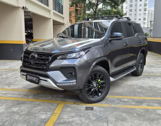 TOYOTA HILUX SW4 2.8 D-4D TURBO DIESEL SRX 7L 4X4 AUTOMÁTICO