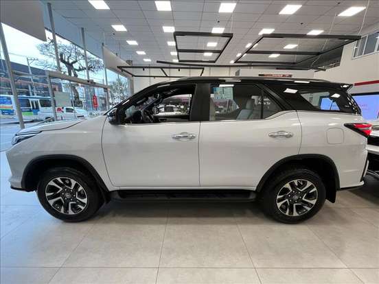 TOYOTA-HILUX SW4-2.8 D-4D TURBO DIESEL DIAMOND 7L 4X4 AUTOMÁTICO TOYOTA-HILUX SW4-2026
