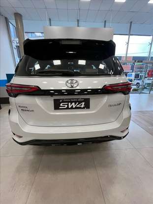 TOYOTA-HILUX SW4-2026