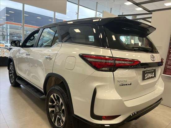 TOYOTA-HILUX SW4-2026
