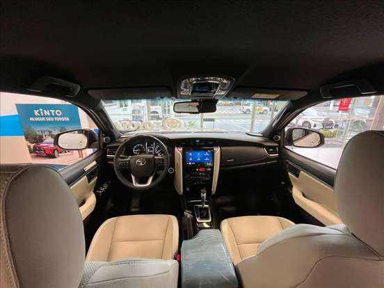 TOYOTA-HILUX SW4-2026