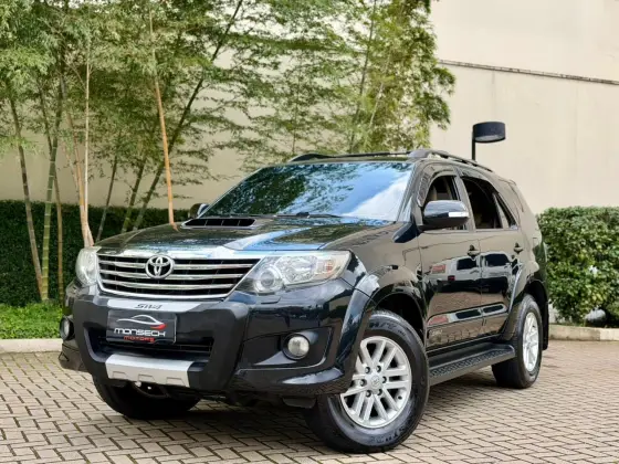 TOYOTA HILUX SW4 3.0 SRV 4X4 7 LUGARES 16V TURBO INTERCOOLER DIESEL 4P AUTOMÁTICO TOYOTA HILUX SW4 3.0 SRV 4X4 7 LUGARES 16V TURBO INTERCOOLER DIESEL 4P AUTOMÁTICO