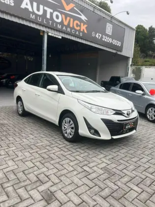 TOYOTA YARIS 1.5 16V FLEX SEDAN XL LIVE MULTIDRIVE TOYOTA YARIS 1.5 16V FLEX SEDAN XL LIVE MULTIDRIVE