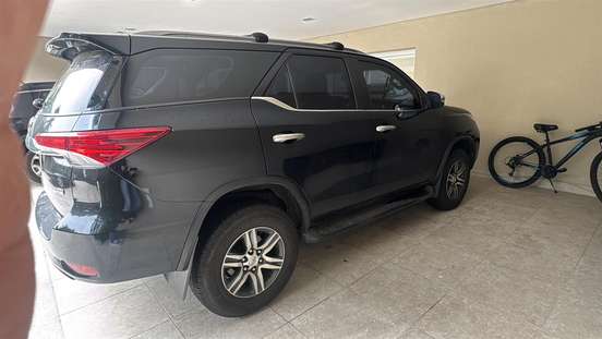 TOYOTA-HILUX SW4-2017