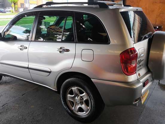 TOYOTA-RAV4-2.0 4X4 16V GASOLINA 4P AUTOMÁTICO TOYOTA-RAV4-2000