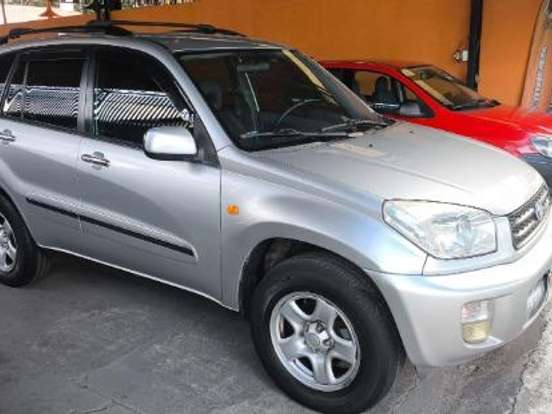 TOYOTA-RAV4-2.0 4X4 16V GASOLINA 4P AUTOMÁTICO TOYOTA-RAV4-2000