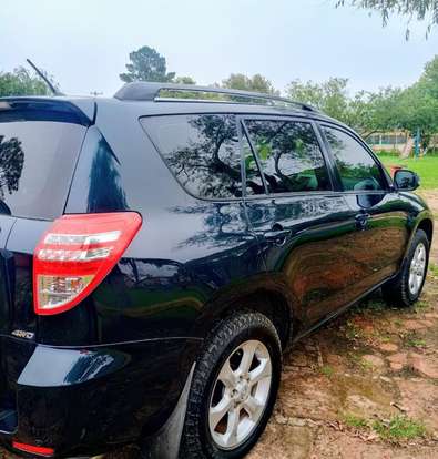 TOYOTA-RAV4-2010