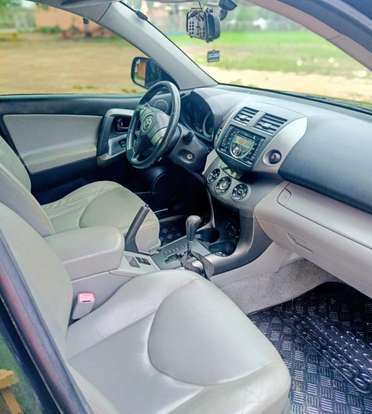 TOYOTA-RAV4-2010